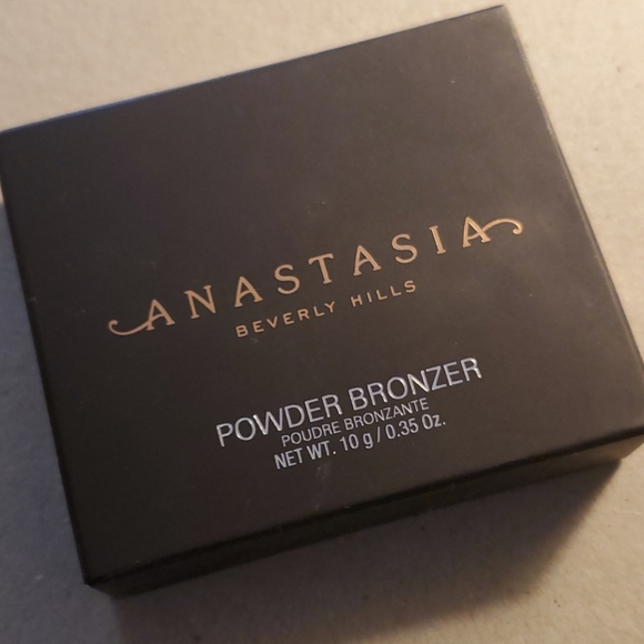 Powder Bronzer - Picture 2 of 4